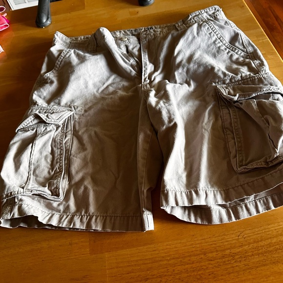 Old Navy Men's Light Brown Cargo Shorts - Picture 1 of 3
